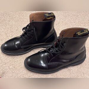 Dr Martens WINCHESTER II black leather boots - size 8 M / 10 W